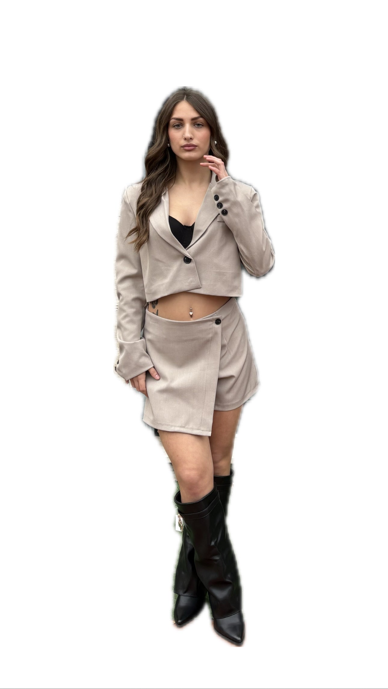 Completo con giacca crop e pantagonna